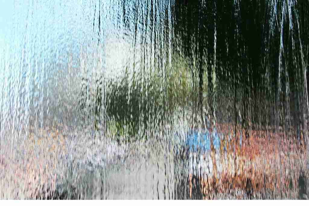 Falling-water-on-glass-wall